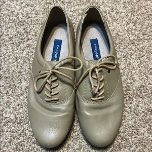 Easy Spirit Beige Leather Tie Shoes